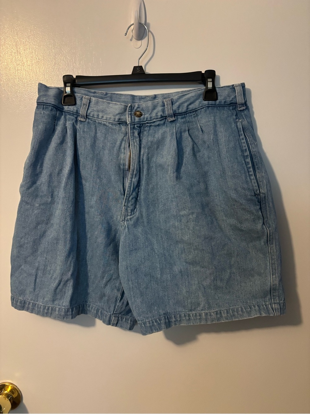 Vintage Retro 90s Butter Mom Light Wash High Waisted Denim Shorts Size 34